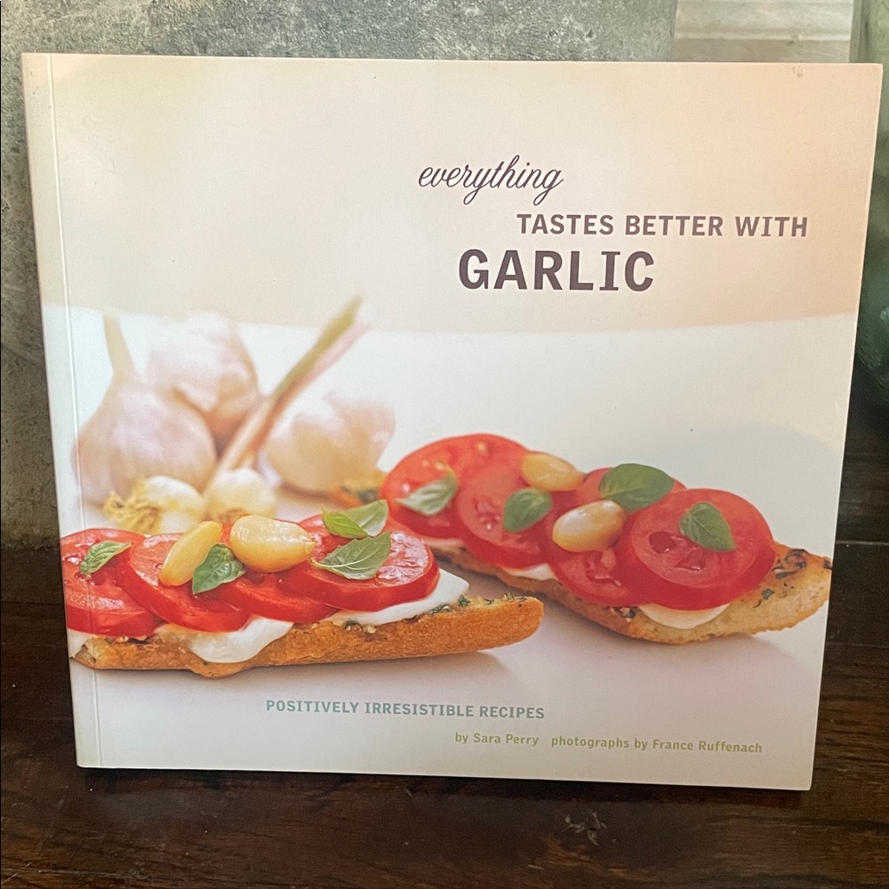 Everything Tastes Better with Garlic Cookbook